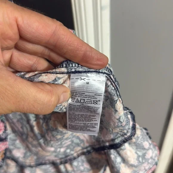 3/$14 Old Navy Floral Linen Blend Cami Mini Dress Size: M Length: 34” - Picture 6 of 7